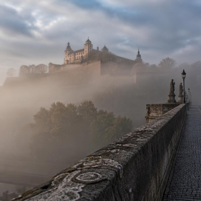 Geschichte im Nebel